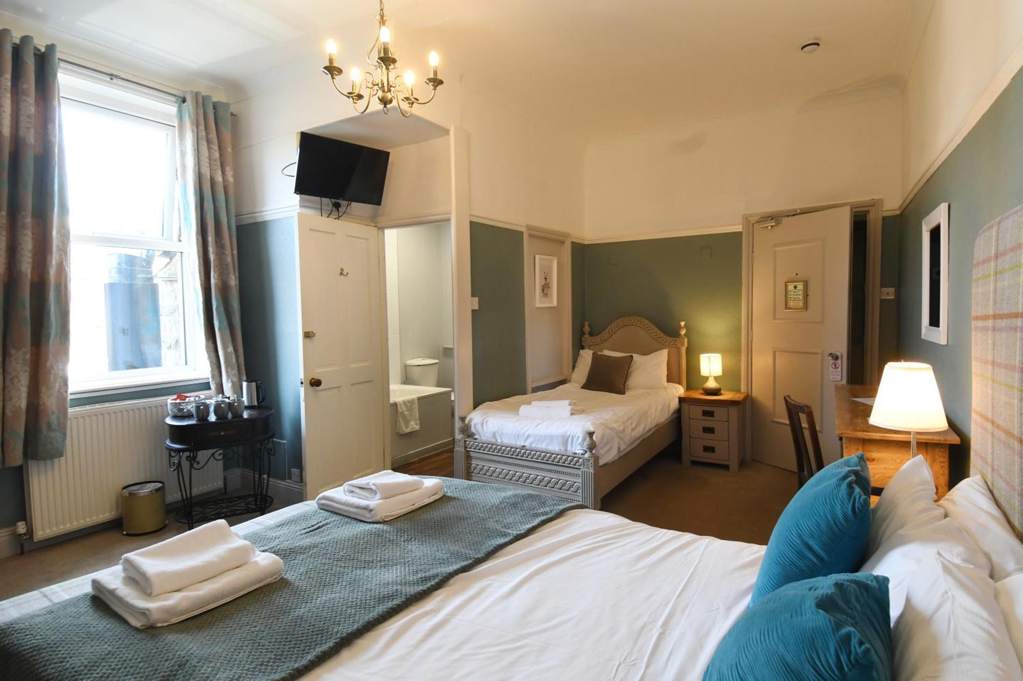 The Inn At Cheltenham Parade Харогейт Екстериор снимка