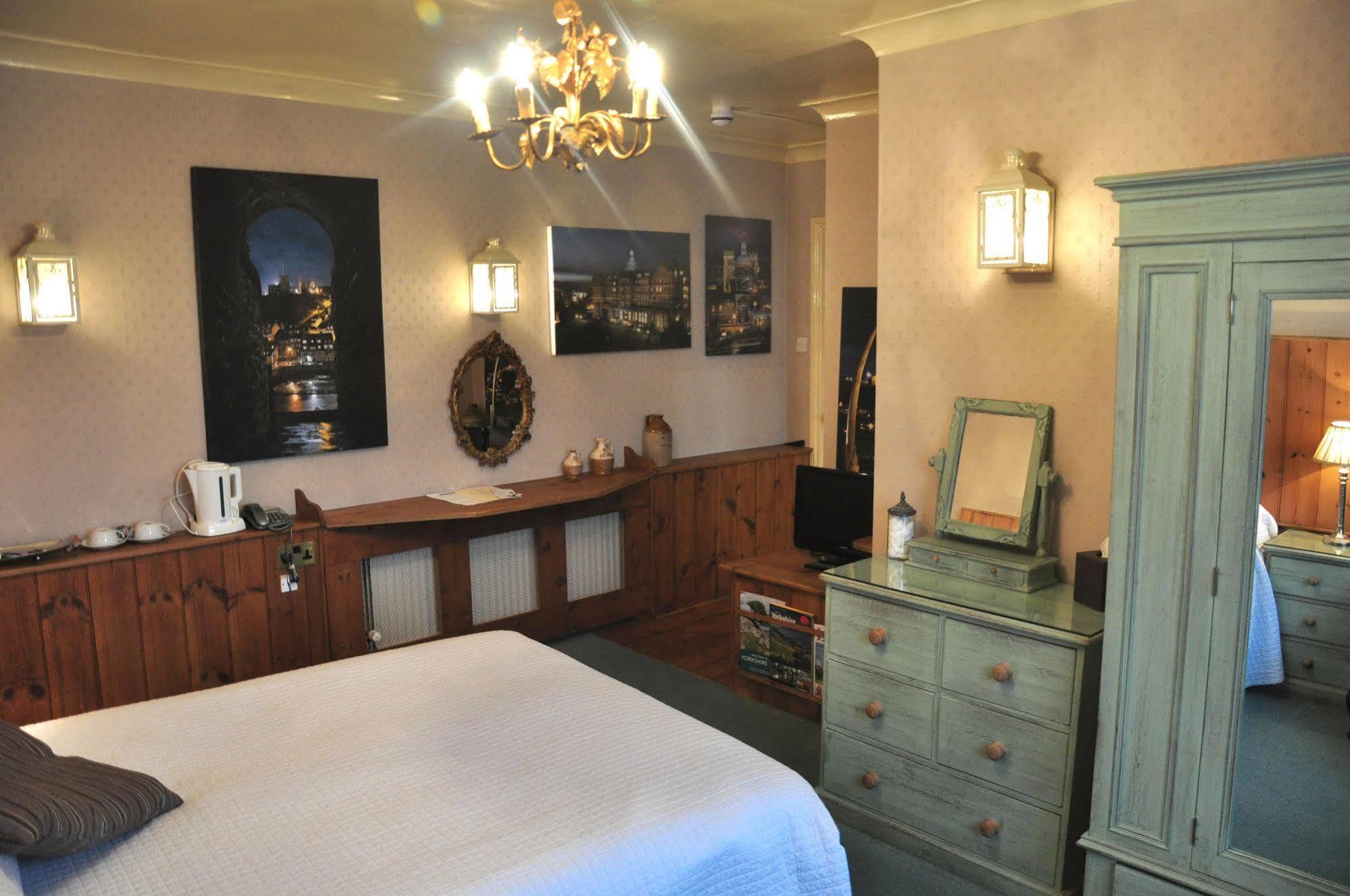 The Inn At Cheltenham Parade Харогейт Екстериор снимка